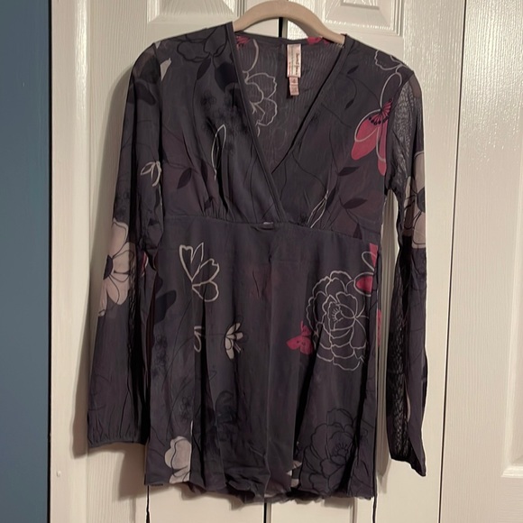 Sweet Pea Tops - Sweet Pea maternity long sleeve shirt in size Small